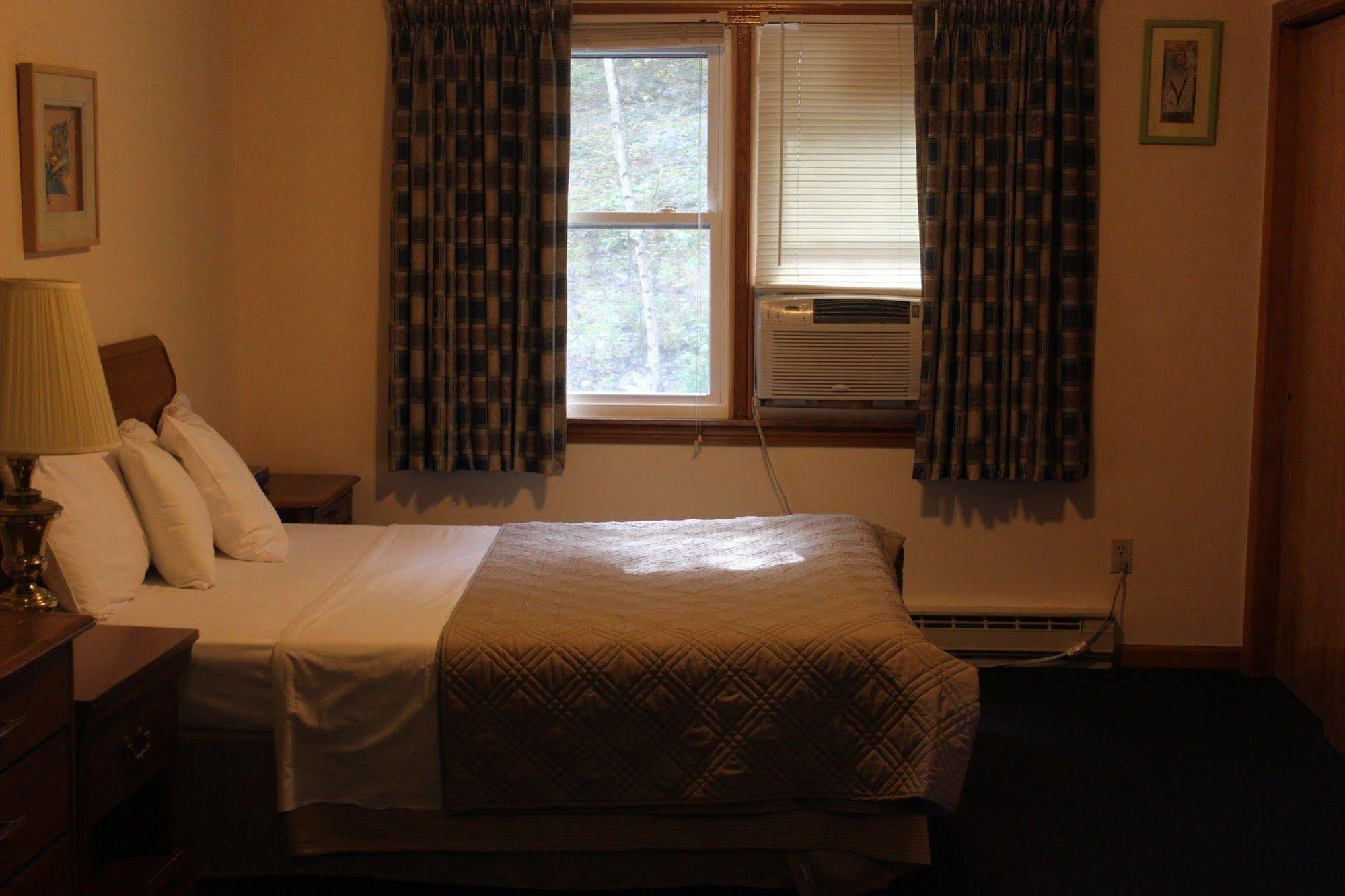 Chatham Travel Lodge Old Chatham Buitenkant foto