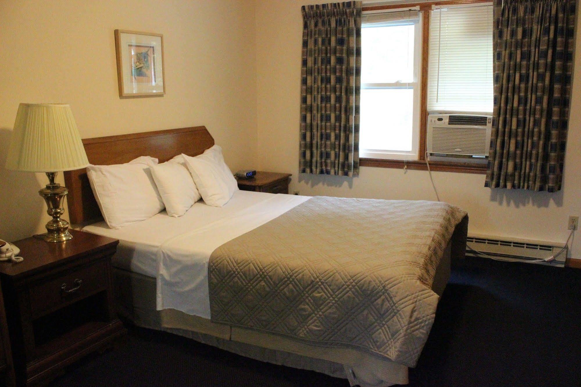 Chatham Travel Lodge Old Chatham Buitenkant foto
